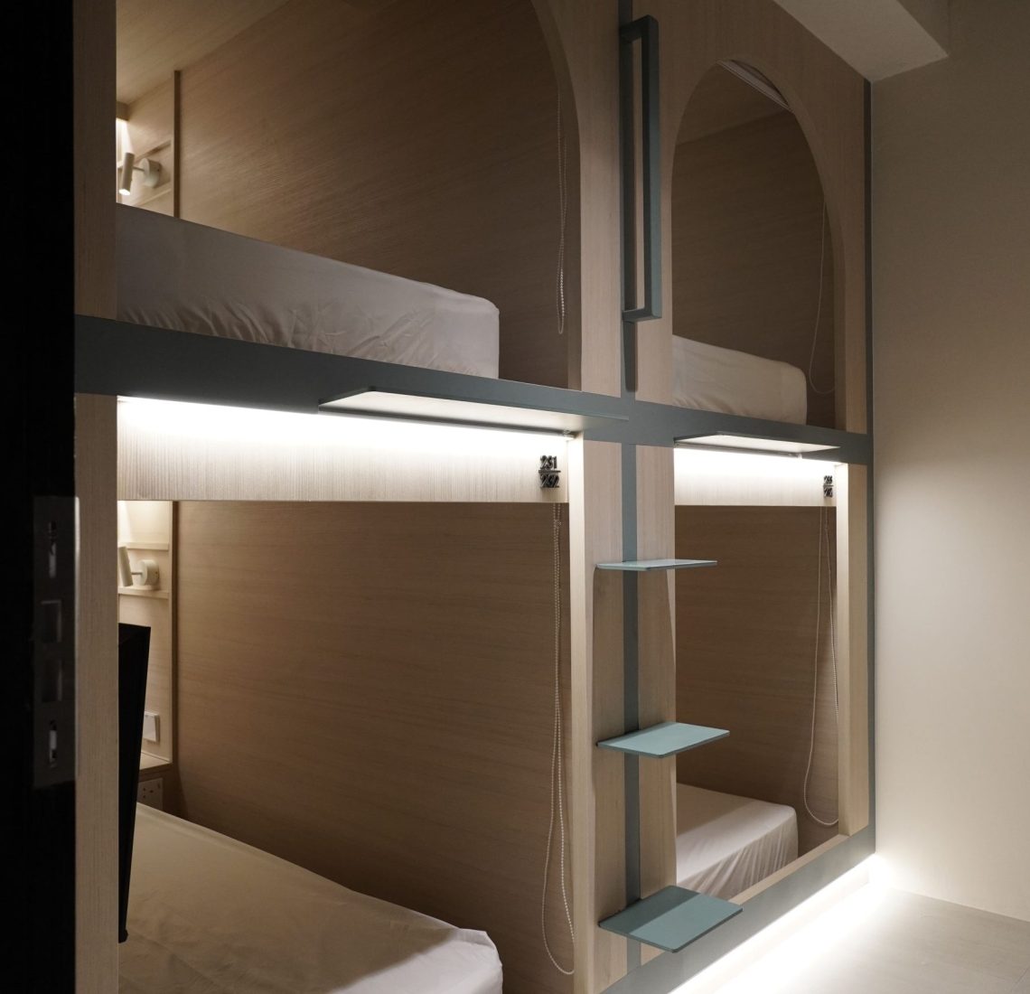 Private Room with 4 Single Capsules