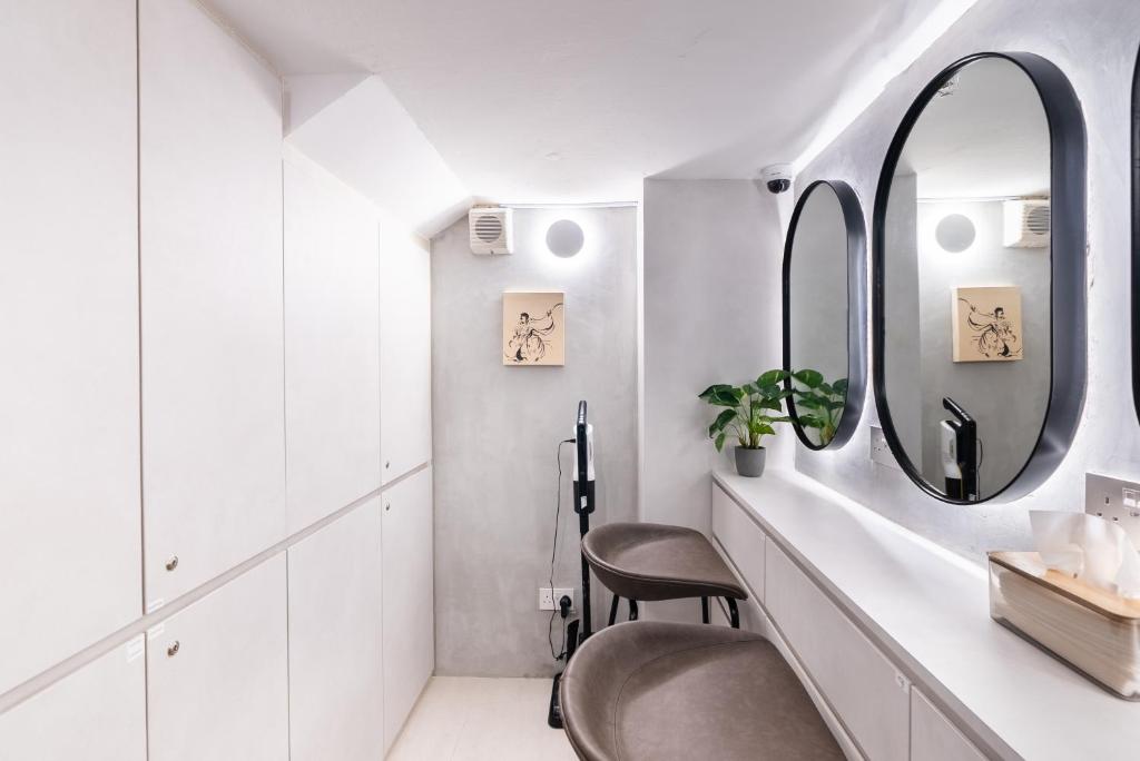 NEW LANDING PAGE-JYU SECTION SLIDE 12 IMAGE - 5